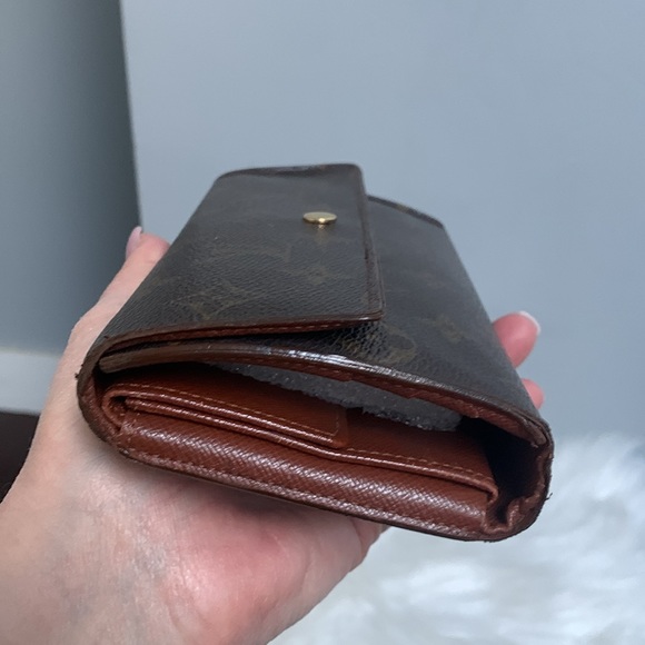 2001 authentic Louis Vuitton International Wallet - Picture 4 of 16